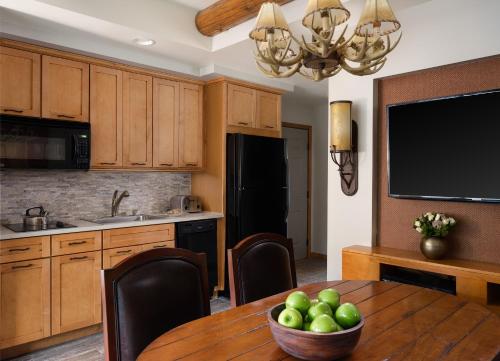 Hyatt Vacation Club at The Lodges at Timber Ridgeにあるキッチンまたは簡易キッチン