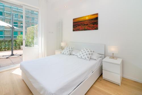 A bed or beds in a room at Bright Terrace in Milano