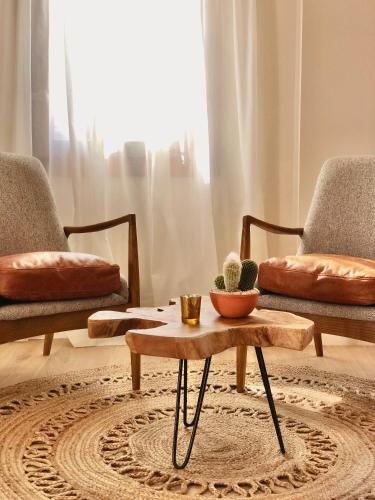 a living room with two chairs and a coffee table at Hotel Abaco Altea in Altea