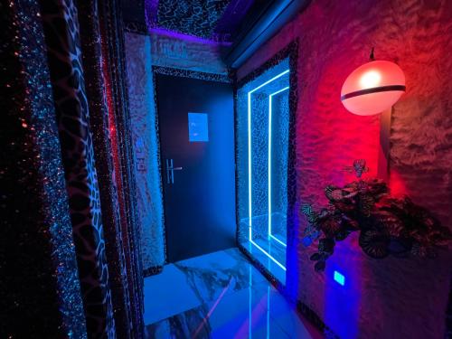 Кровать или кровати в номере Xcite Hotel Salem