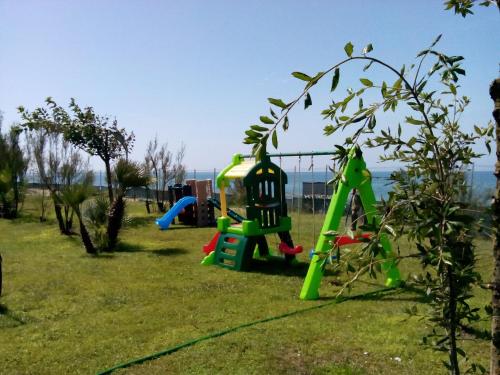 Kawasan permainan kanak-kanak di Lido Villaggio il Ragno