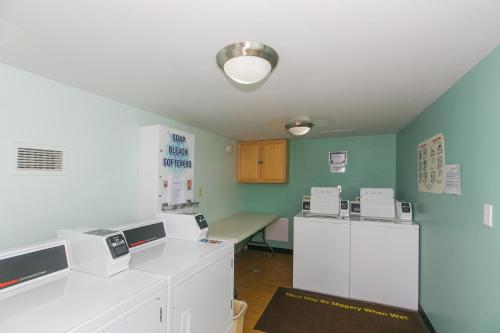 Ilikai Tower 1717 City View 1BR_3