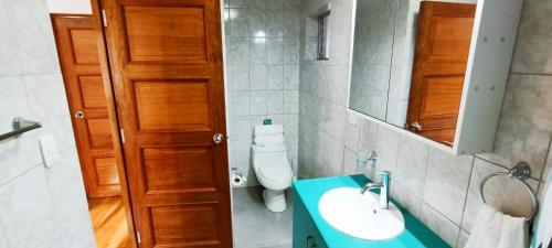 Un baño de 7th Wonder Apart Hotel Cusco