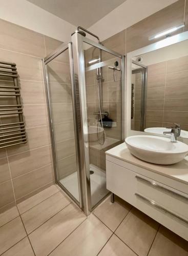 Oxford 1-bedroom apartment in a new building with pool and parking photo 8