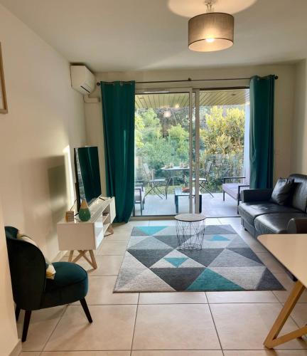 Oxford 1-bedroom apartment in a new building with pool and parking photo 4