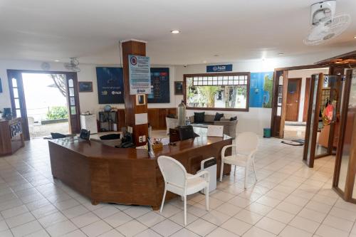Restoran või mõni muu söögikoht majutusasutuses Quo Vadis Dive Resort