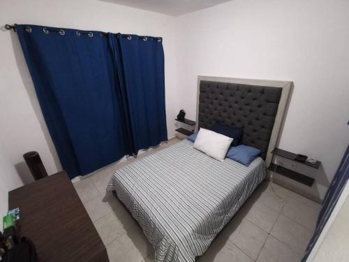 A bed or beds in a room at Maravilloso apartamento en privada con alberca