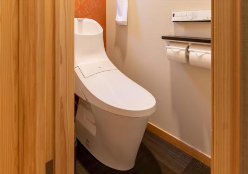 a bathroom with a white toilet in a room at YADOYA Yumeji in Tokyo