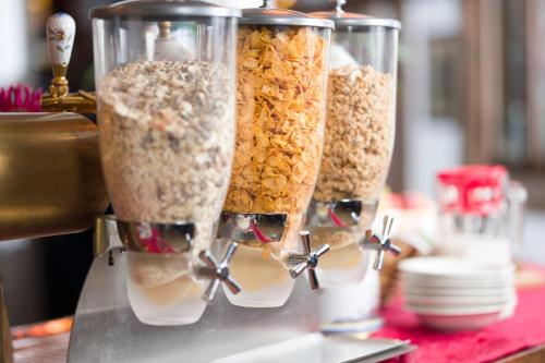 a group of three food processors filled with food at Spundloch- das Hotel & Weinrestaurant in Veitshöchheim