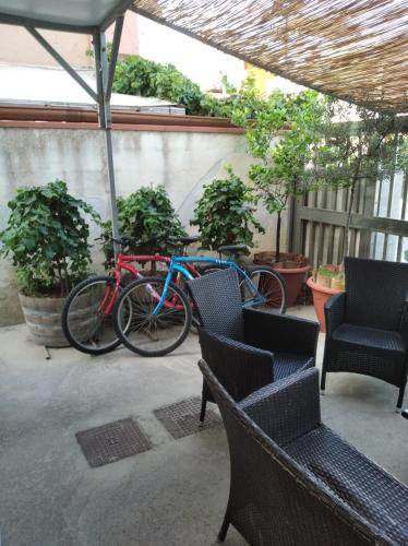 two bikes parked on a patio with chairs and trees at Suliccenti b&b Marzamemi in Marzamemi