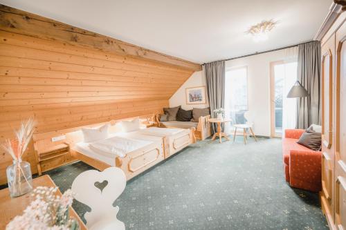 Postel nebo postele na pokoji v ubytování Bavaria Biohotel