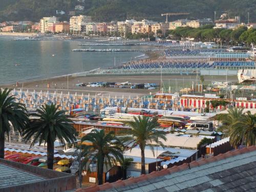 a view of a beach with palm trees and boats at Hotel Due Mari in Sestri Levante