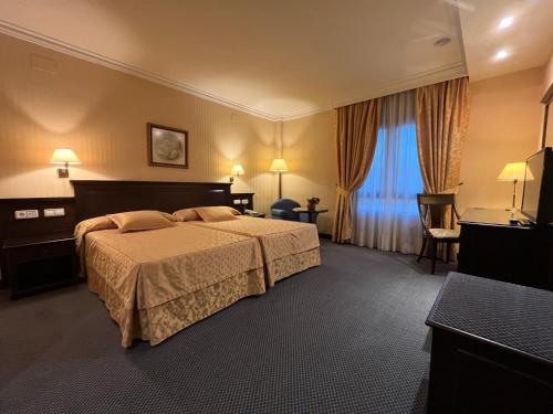 a hotel room with a bed and a window at Santiago in Linares