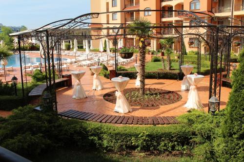 Κήπος έξω από το Hotel & SPA Diamant Residence - All Inclusive