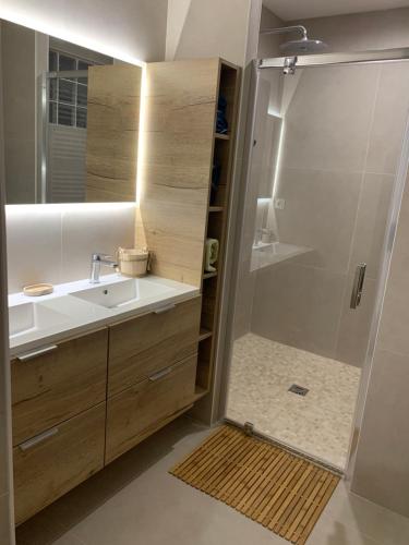 Ванная комната в DOUCEURS DES ILES