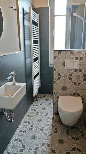 a bathroom with a toilet and a sink at Maries Haus in Schaalby