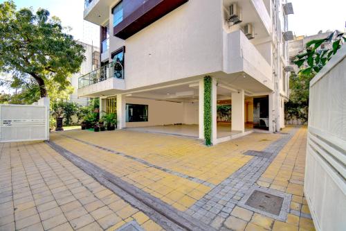 an empty courtyard of a building at Elite Homes in Aurangabad