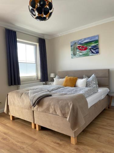 Una cama o camas en una habitación de Ostseestrand-Apartments
