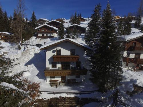 Fotografie z fotogalerie ubytování Chalet in Maria Alm in ski area with sauna v destinaci Maria Alm am Steinernen Meer