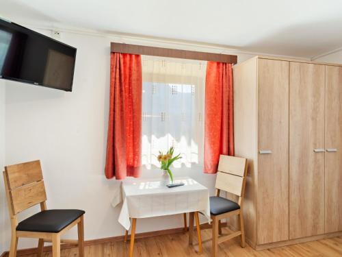 Televízia a/alebo spoločenská miestnosť v ubytovaní Apartment in Ötz near Hochoetz Ski Area