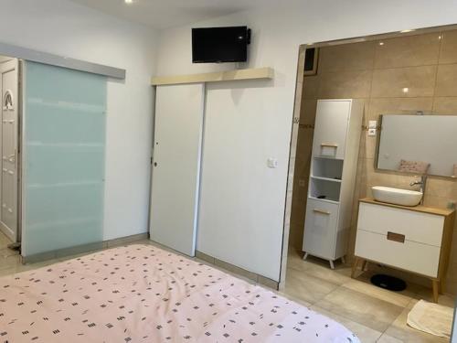 TV/trung tâm giải trí tại Superbe appartement pour 4 personnes