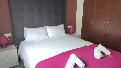  SUITEDREAMS - Feixa 41 -  Room  picture :   Tea/Coffee maker    Bath    Hairdryer                           