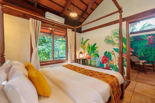 Ліжко або ліжка в номері Aranyam Villa by StayVista with Modern wooden interiors, Kidszone, Indoor games & plunge pool