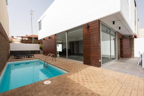 Modern 2BR Villa Private Pool and Parking