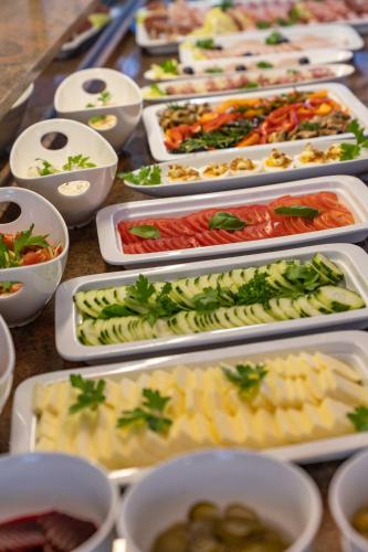 Makanan di atau berdekatan hotel