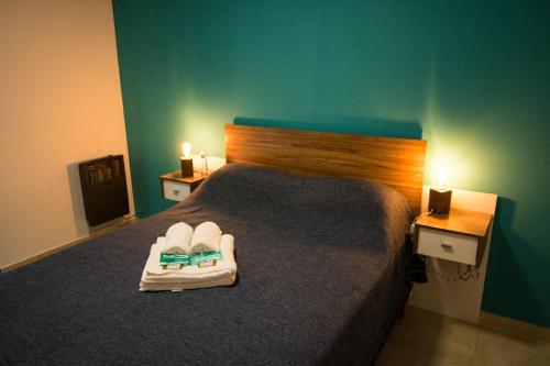 a bedroom with a bed with towels on it at Häuschen in Colonia San Miguel