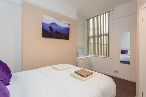Ένα ή περισσότερα κρεβάτια σε δωμάτιο στο Cherry Property - Passionfruit Suite