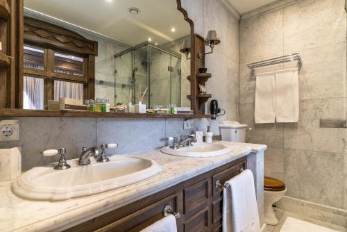 Ванная комната в Dom N16 by Ginza Hotels