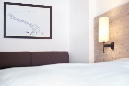 Ένα ή περισσότερα κρεβάτια σε δωμάτιο στο ArtHotel Anterleghes - Gardenahotels