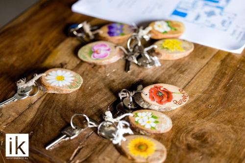 a bunch of keys on a table with flowers on them at Antico Fio in Poppi