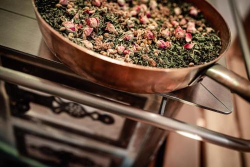 a pot of food on top of an oven at Romantik & Family Hotel Gardenia***S in Selva di Val Gardena