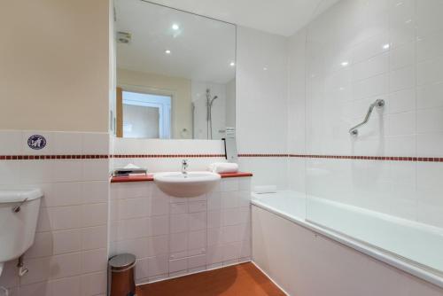 PREMIER SUITES Bristol Redcliffe photo 23