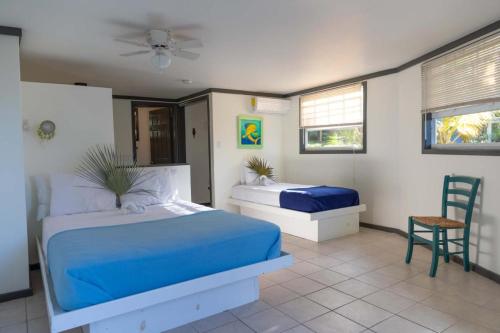 A bed or beds in a room at The Sunset Cove and Rainbow Room