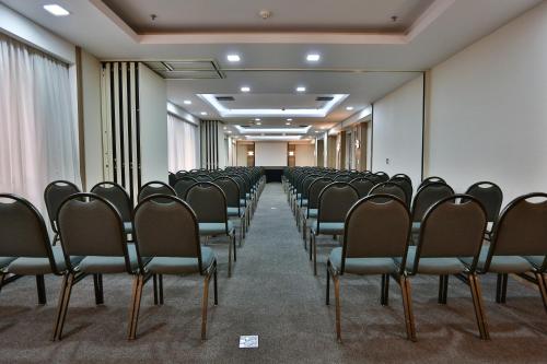 a row of chairs in a conference room at Transamerica Executive Jardins in Sao Paulo