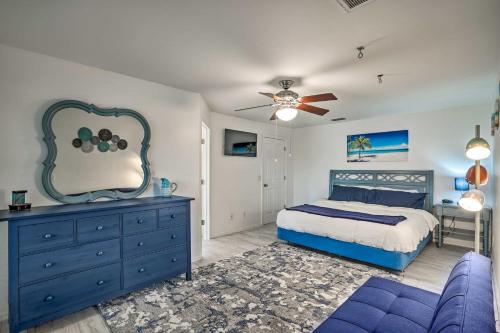 Postel nebo postele na pokoji v ubytování Canalfront Cape Coral Escape - ADA Friendly!