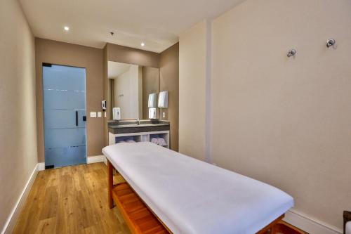 a hospital room with a bed and a table at Transamerica Executive Jardins in Sao Paulo