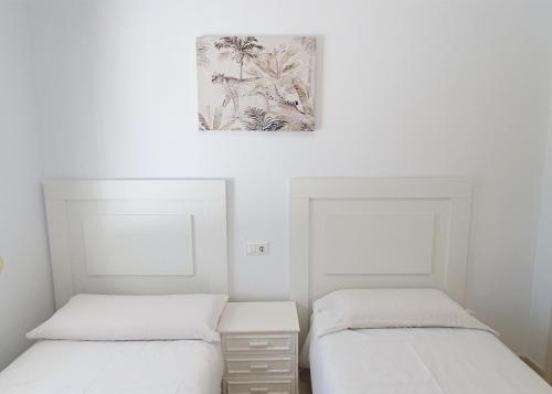 Postel nebo postele na pokoji v ubytování Skol 128 - Great 1-Bedroom Apartment with Sea Views