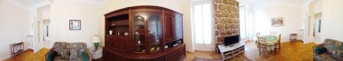 Nice Large 2BR Sunny 20 Meter Terrace Parking Beach Shops