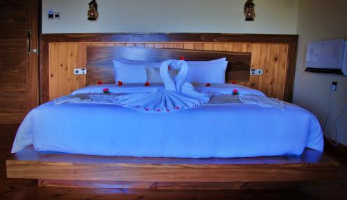 a bedroom with a bed with a swan on it at Cottage San Francesco in Nuwara Eliya