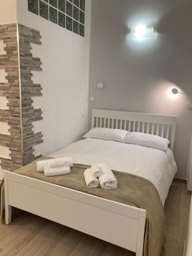 Postel nebo postele na pokoji v ubytování Teatro Apartments Giardino Inglese
