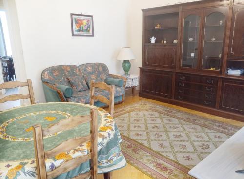 Nice Large 2BR Sunny 20 Meter Terrace Parking Beach Shops
