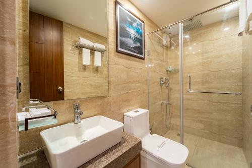 Koupelna v ubytování La Grrande Malar - The Boutique Hotel Pondicherry
