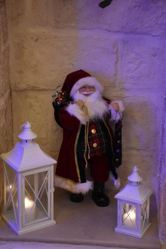 a santa claus figurine standing next to two lights at SINFONIE PUGLIESI LUXURY ROOM in Turi