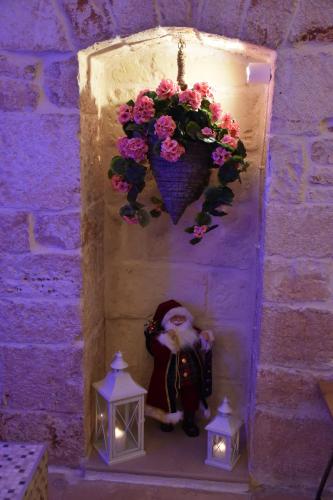 a santa claus figurine in a window with lights at SINFONIE PUGLIESI LUXURY ROOM in Turi