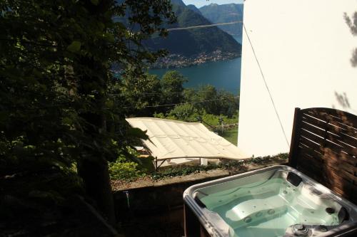 a jacuzzi tub with a view of a mountain at Essentia Guest House in Faggeto Lario 