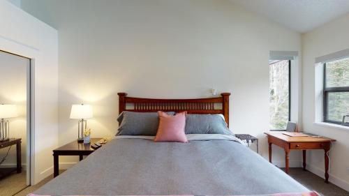 Cama o camas de una habitación en Greyhawk by Whistler Premier